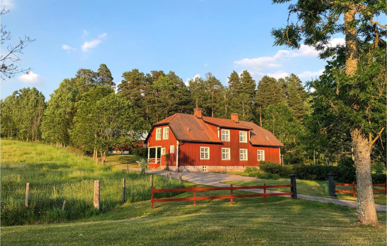 Nice Home In Mantorp With Kitchen Exteriér fotografie