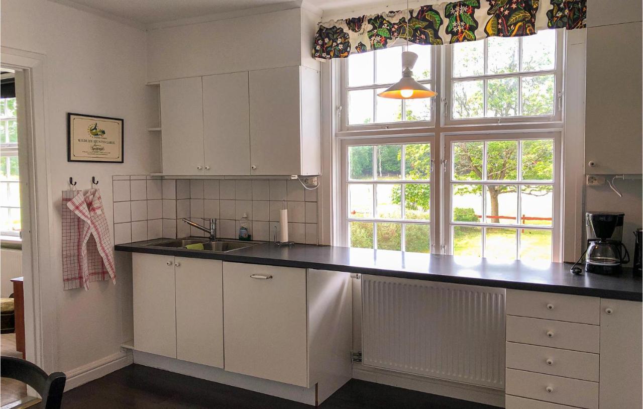 Nice Home In Mantorp With Kitchen Exteriér fotografie
